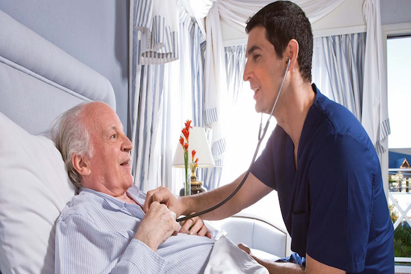 6 نمونه از وظایف کمک بهیار در مراقبت از بیمار در منزل
